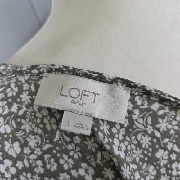 Loft Cami Olive Green & White Floral Tank Top Size L - Picture 10 of 11